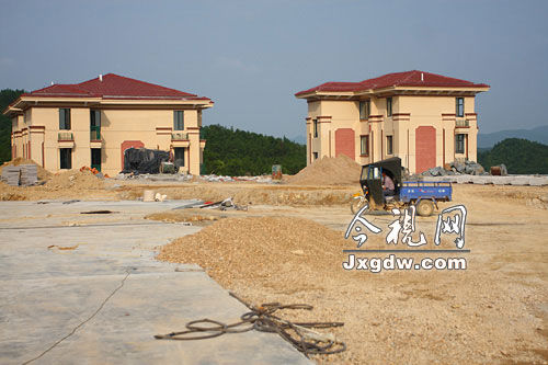 江西南昌一高速路养护站建宫殿式办公楼(组图)